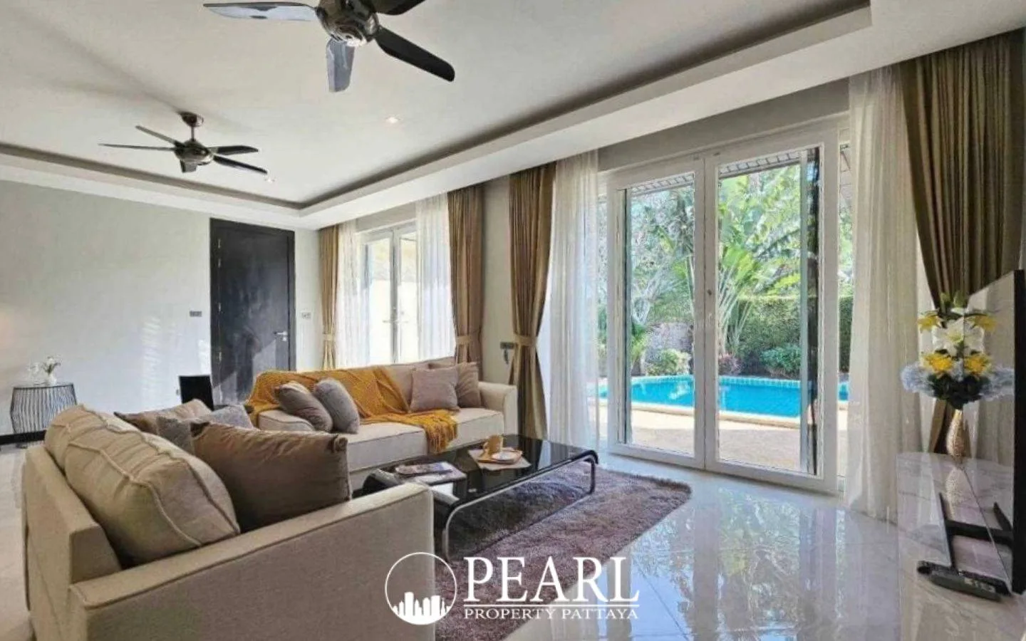 4 Bedroom House for Sale in East Pattaya private swimming pool