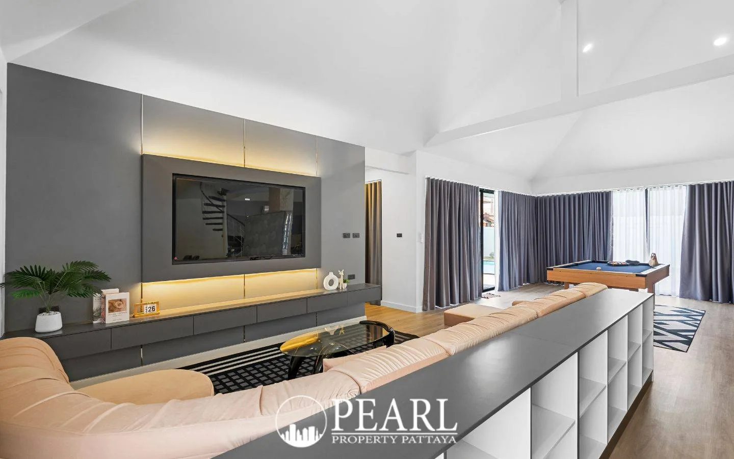 3 Bedroom House for Sale in East Pattaya landscaped garden