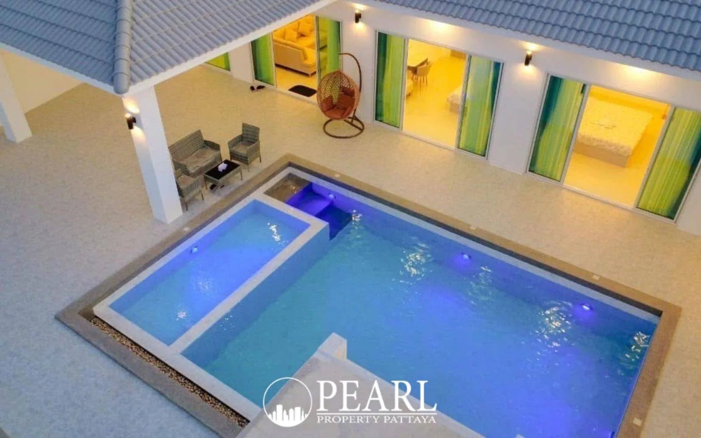 5 Bedroom House for Sale in Thamber Private Pool Villa master bedroom with en-suite bathroom