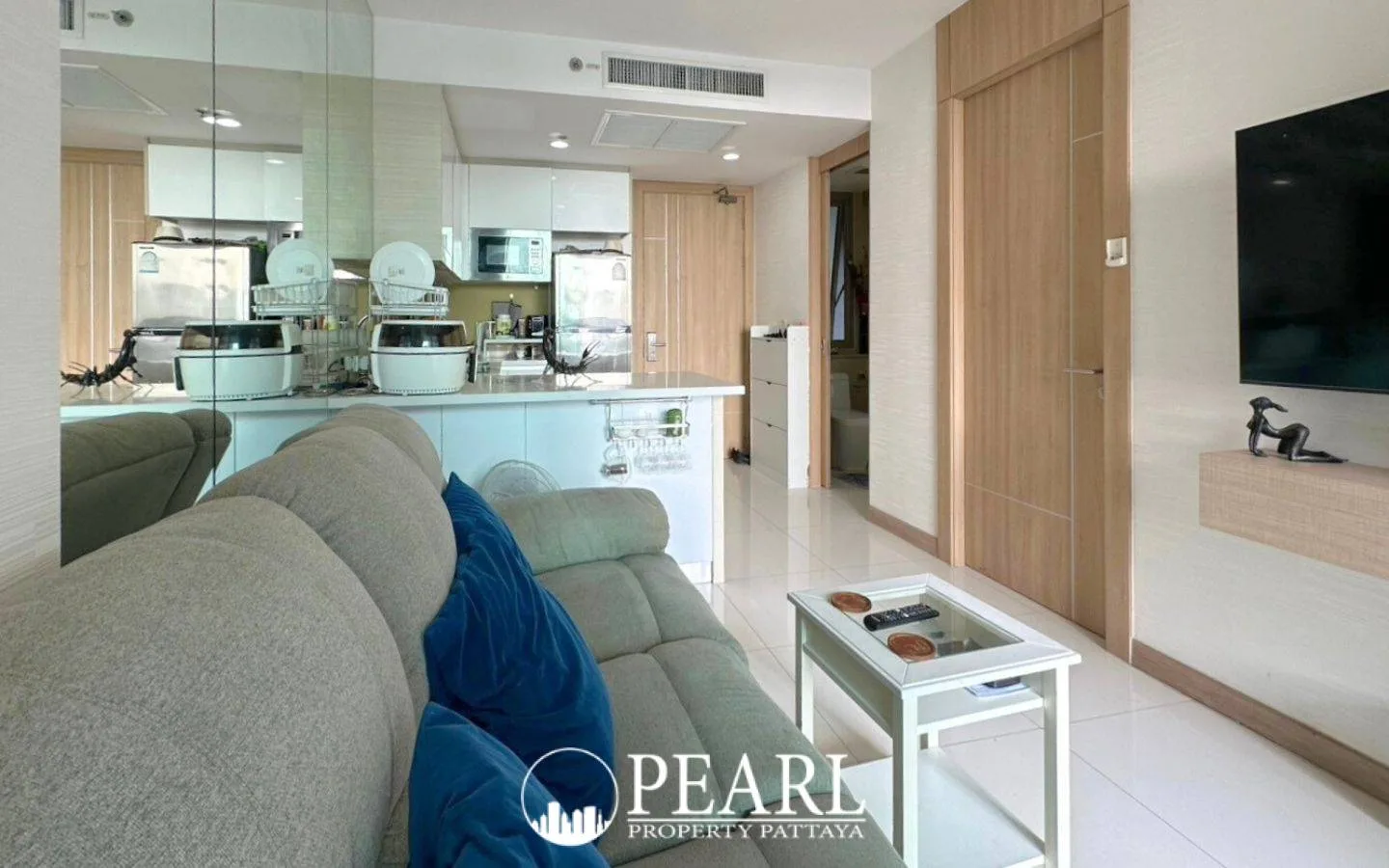 1 Bedroom Condo for Sale in The Riviera Wongamat balcony with sea view