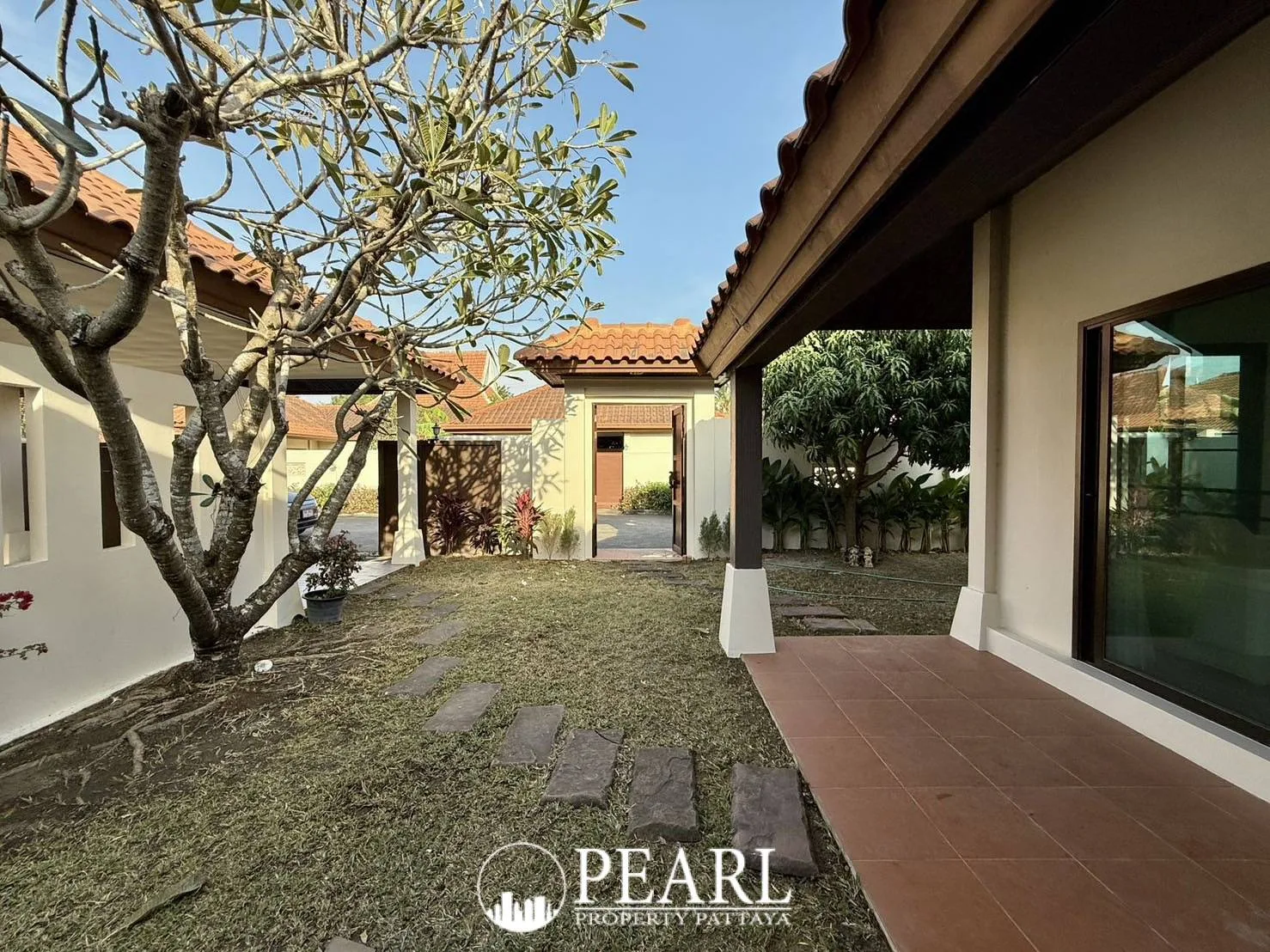 3 Bedroom House for Sale in Baan Balina 2 master bedroom with ensuite