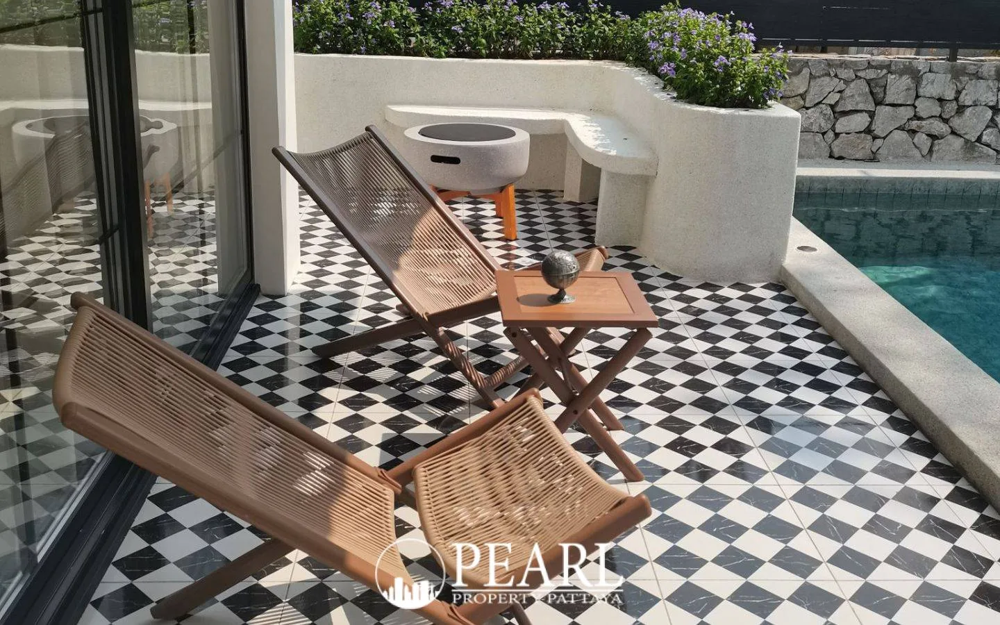 4 Bedroom House for Sale in Central Pattaya modern kitchen with island