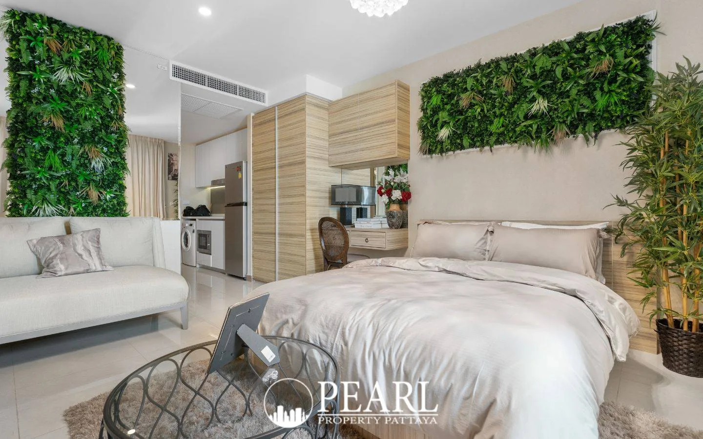 1 Bedroom Condo for Sale in The Riviera Jomtien balcony overlooking the city