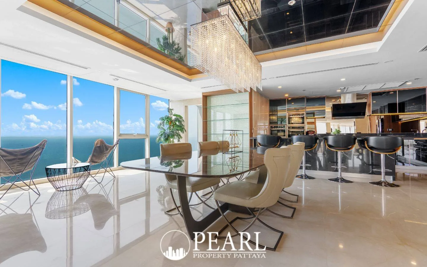 4 Bedroom Condo for Sale at Palm Wongamat luxurious en-suite bathroom