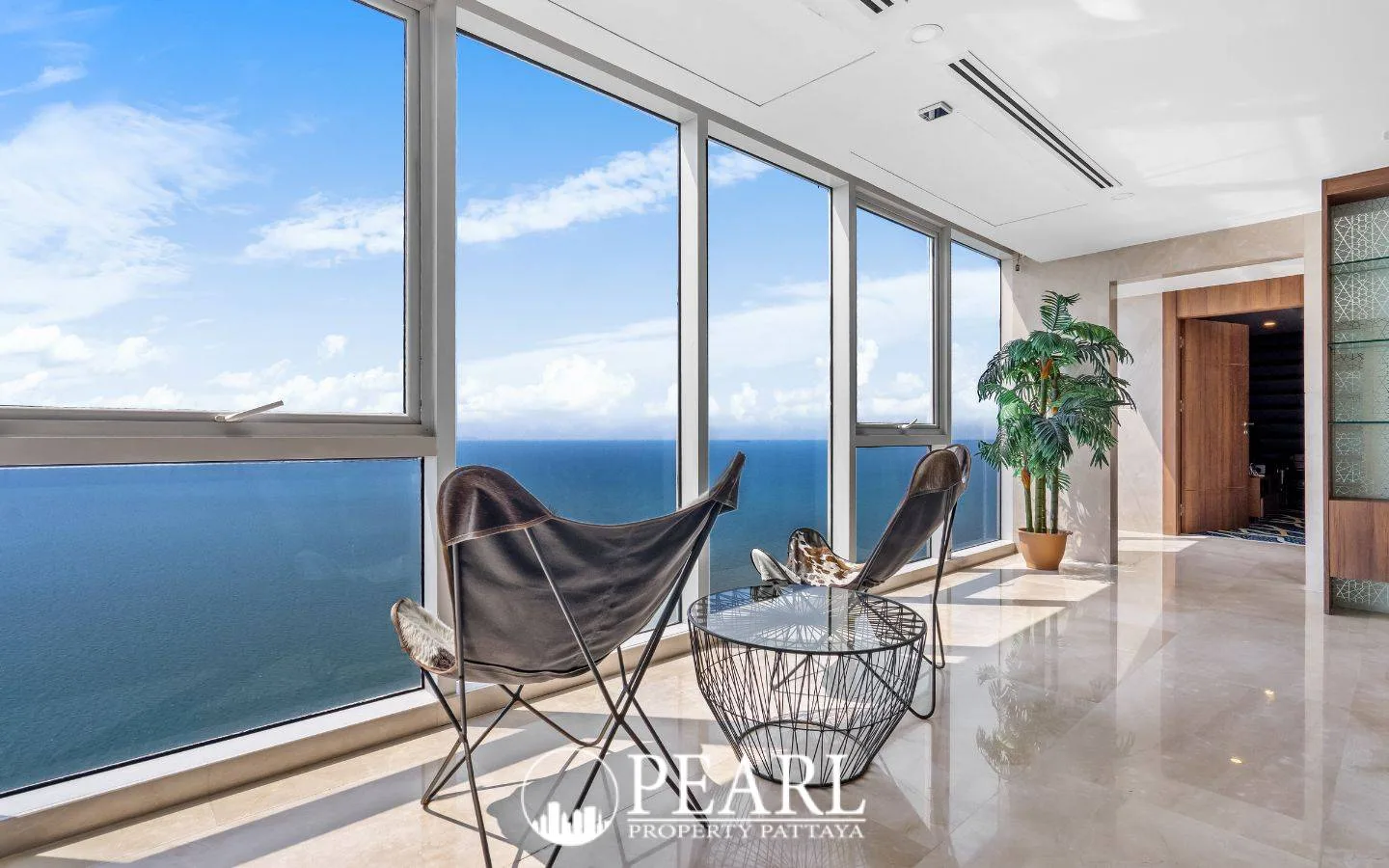 4 Bedroom Condo for Sale at Palm Wongamat private balcony overlooking the ocean
