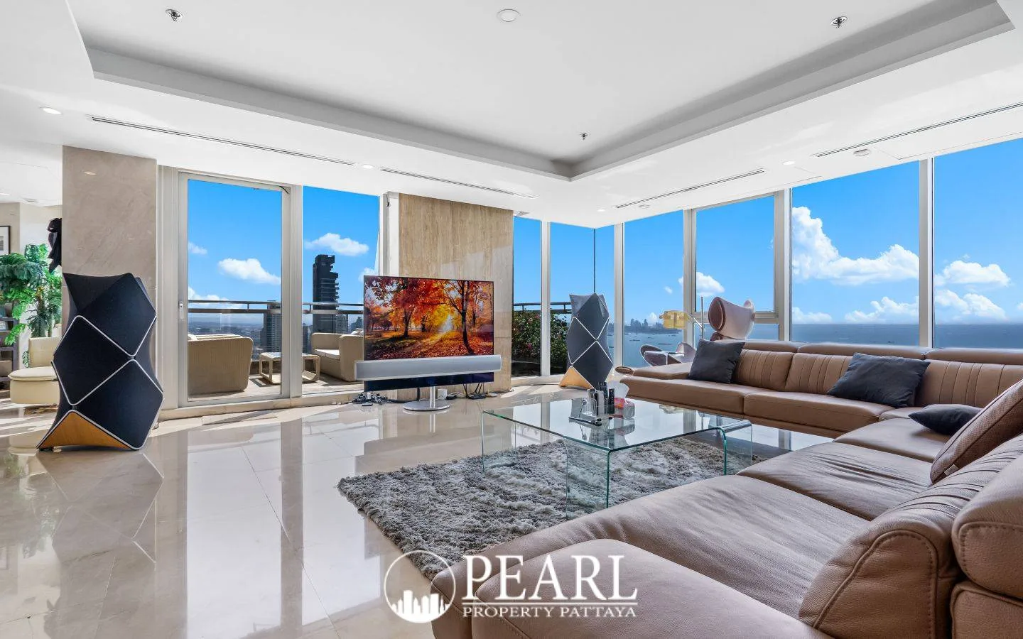 4 Bedroom Condo for Sale at Palm Wongamat modern kitchen with island