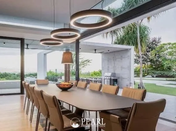 4 Bedroom House for Sale in L Pattaya spacious living room