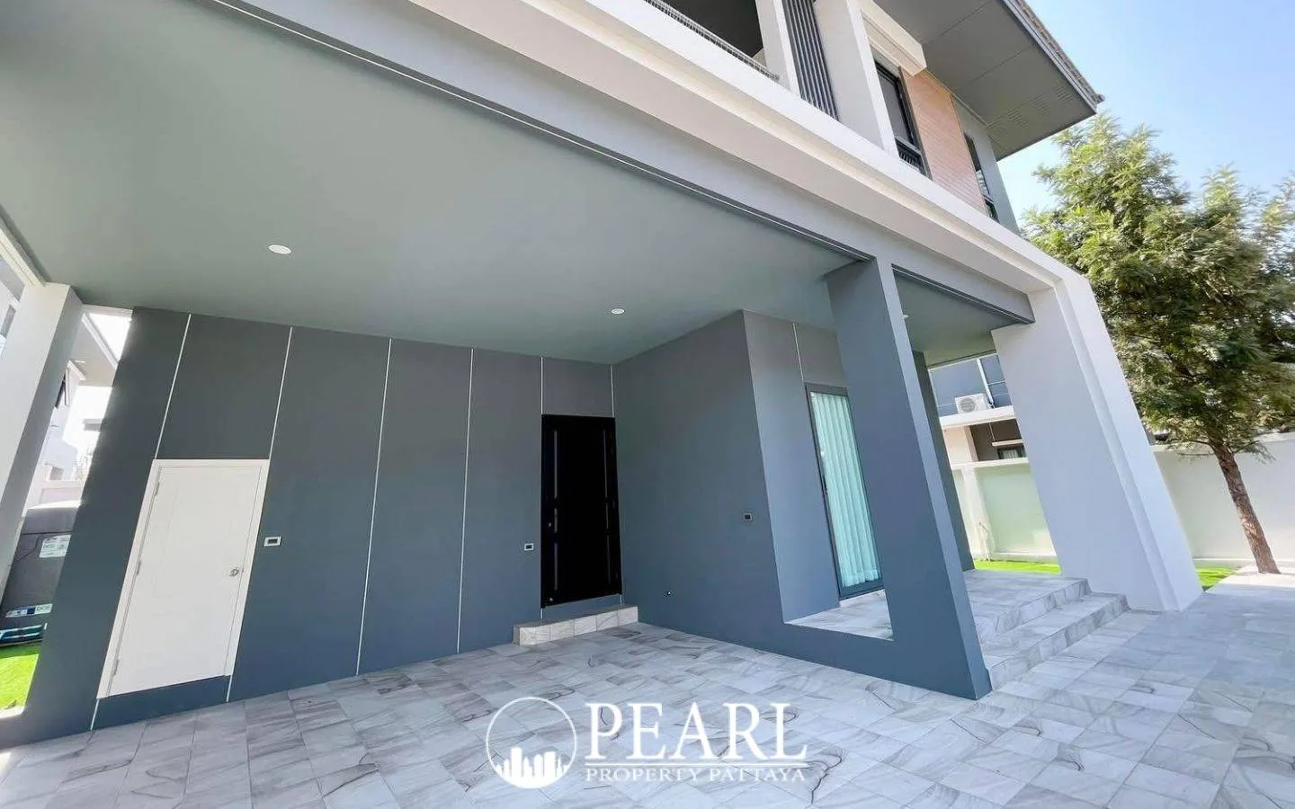 3 Bedroom House for Sale in Patta Ville modern kitchen with appliances