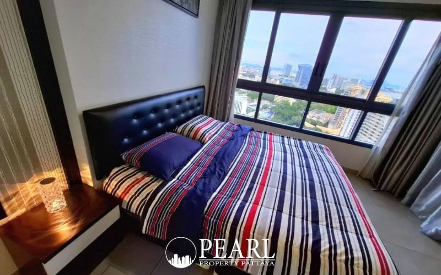 1 Bedroom Condo for Sale in Zire Wongamat spacious bedroom with sea view