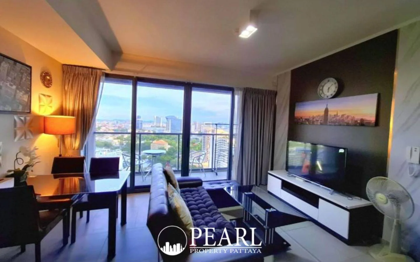 1 Bedroom Condo for Sale in Zire Wongamat modern bathroom with shower