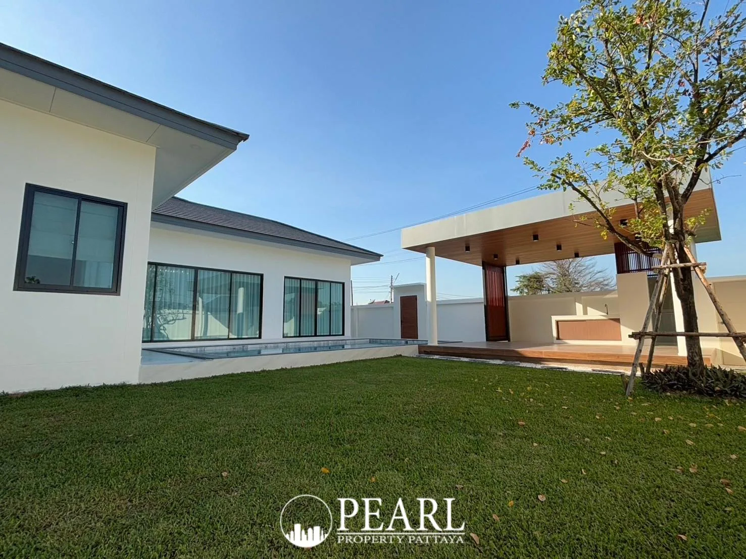 3 Bedroom House for Sale in East Pattaya living room with sofa