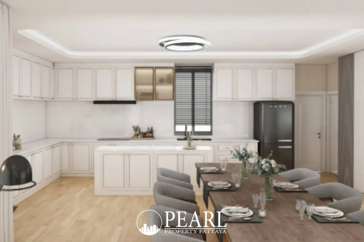 5 Bedroom House for Sale in East Pattaya master bedroom with ensuite