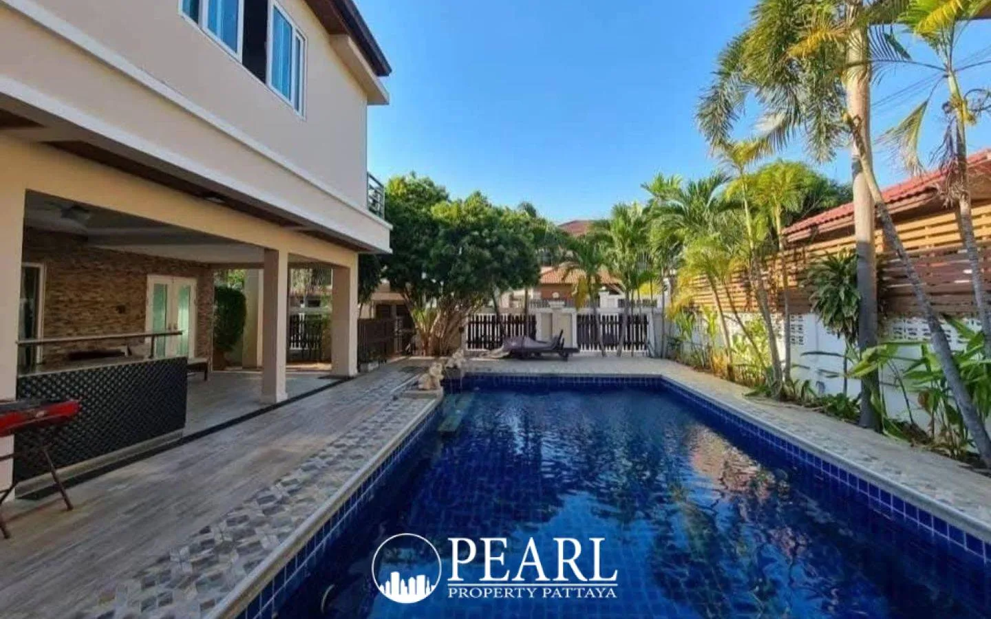 4 Bedroom House for Sale in Central Pattaya modern kitchen with island