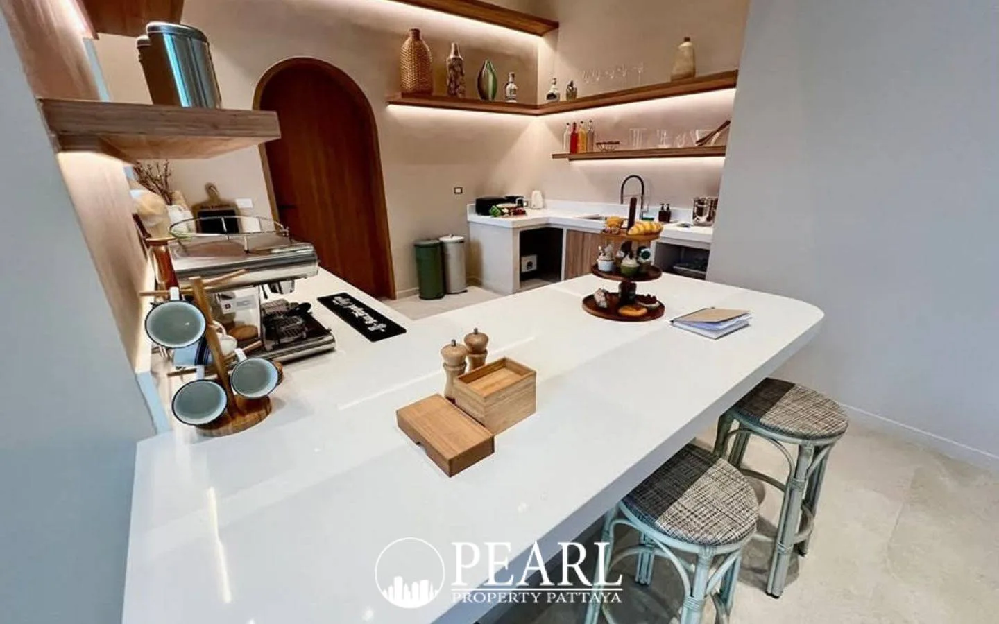 4 Bedroom House for Sale in Grand Breeze Luxury Pool Villas Pattaya master bedroom