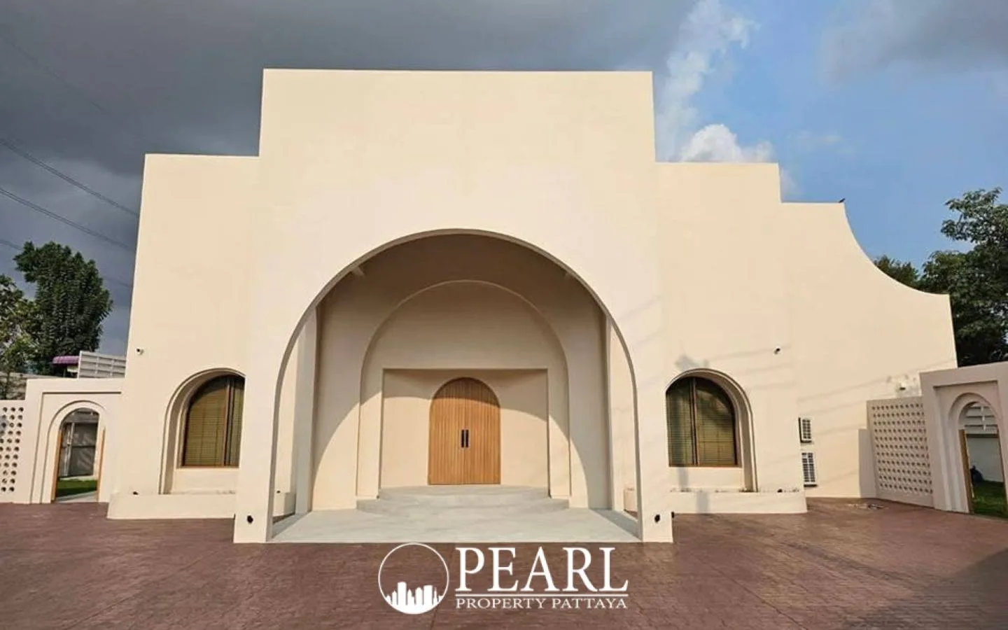 4 Bedroom House for Sale in Grand Breeze Luxury Pool Villas Pattaya private swimming pool