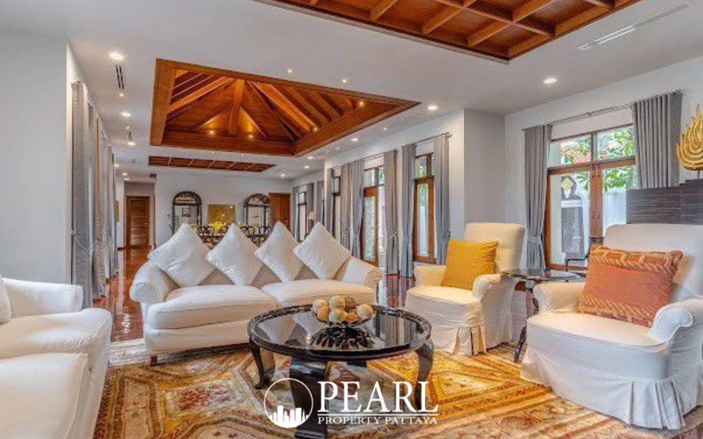 5 Bedroom Villa for Sale in Bang Lamung master bedroom