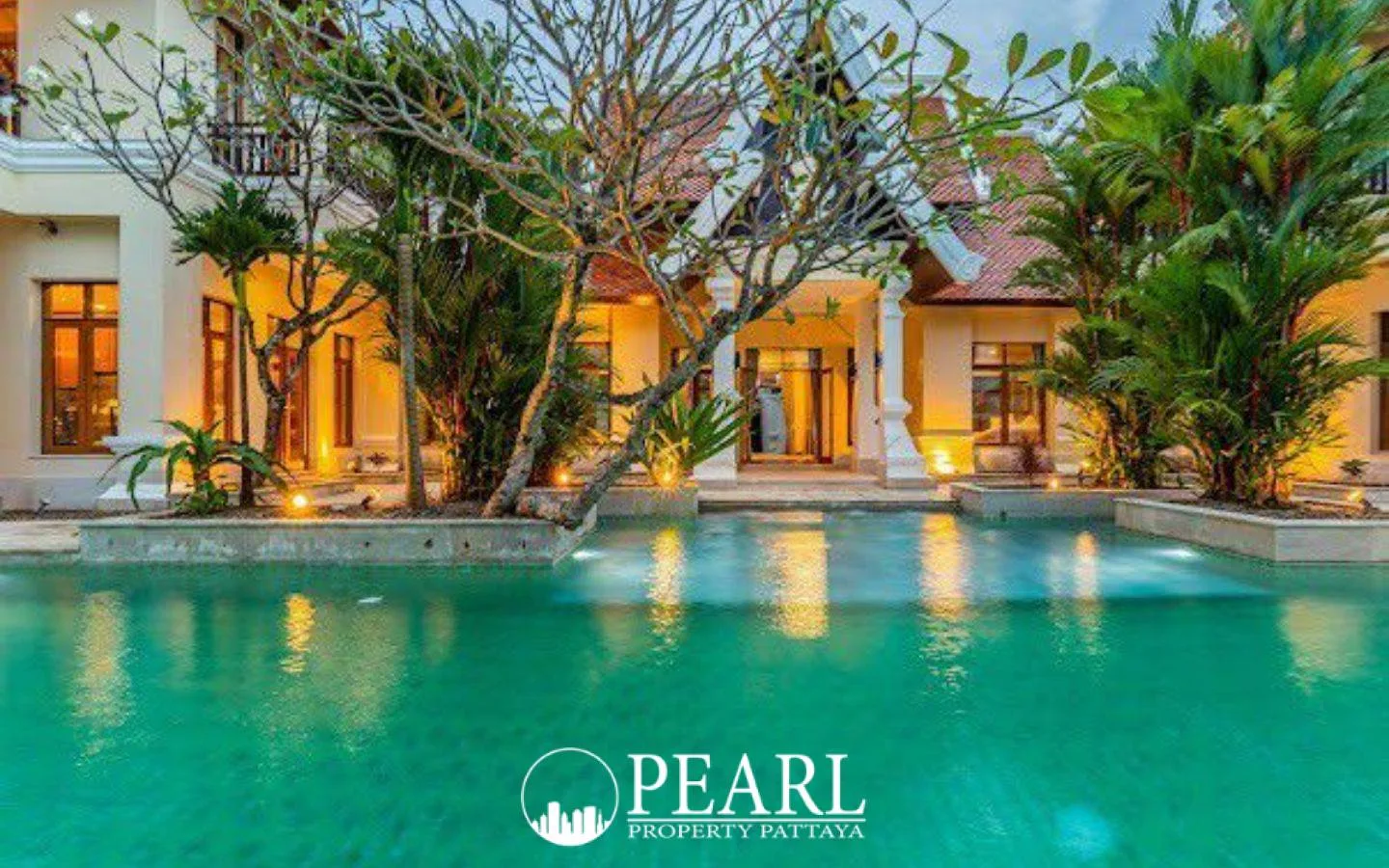 5 Bedroom Villa for Sale in Bang Lamung modern kitchen with island