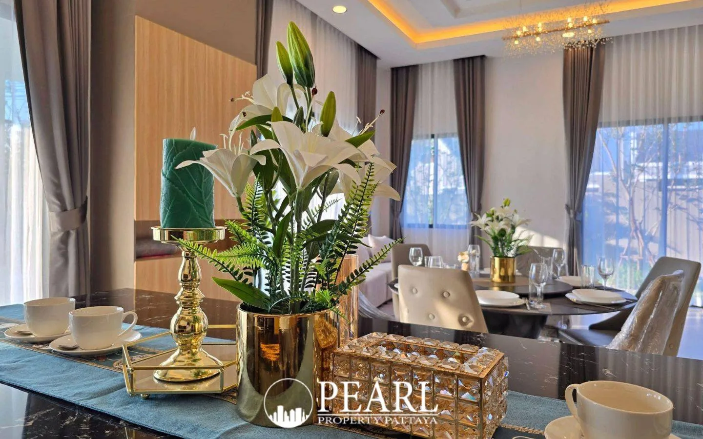 3 Bedroom House for Sale in East Pattaya fully equipped kitchen with island