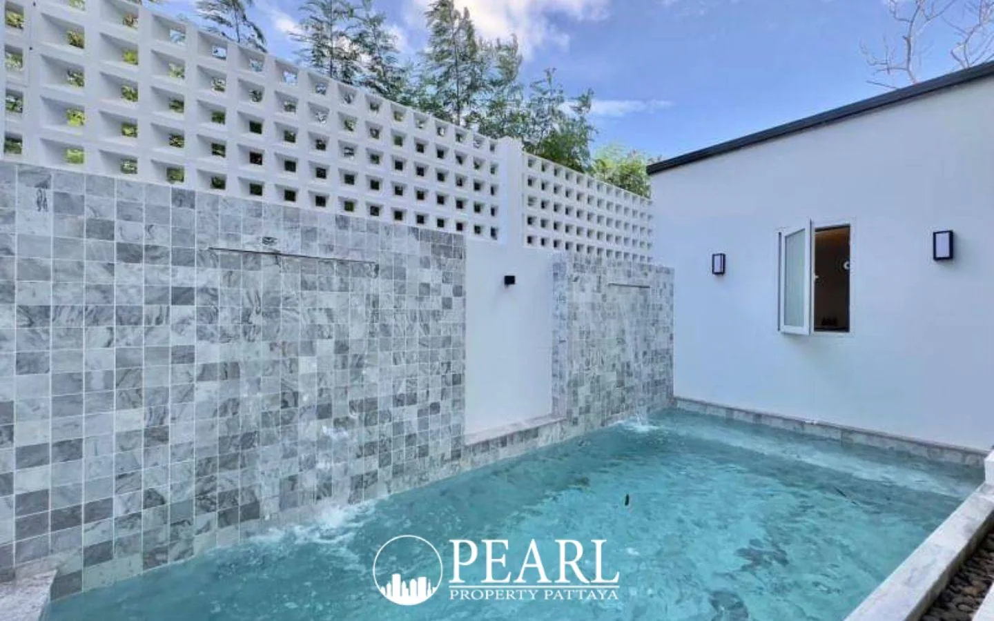 5 Bedroom House for Sale in Jomtien master bedroom