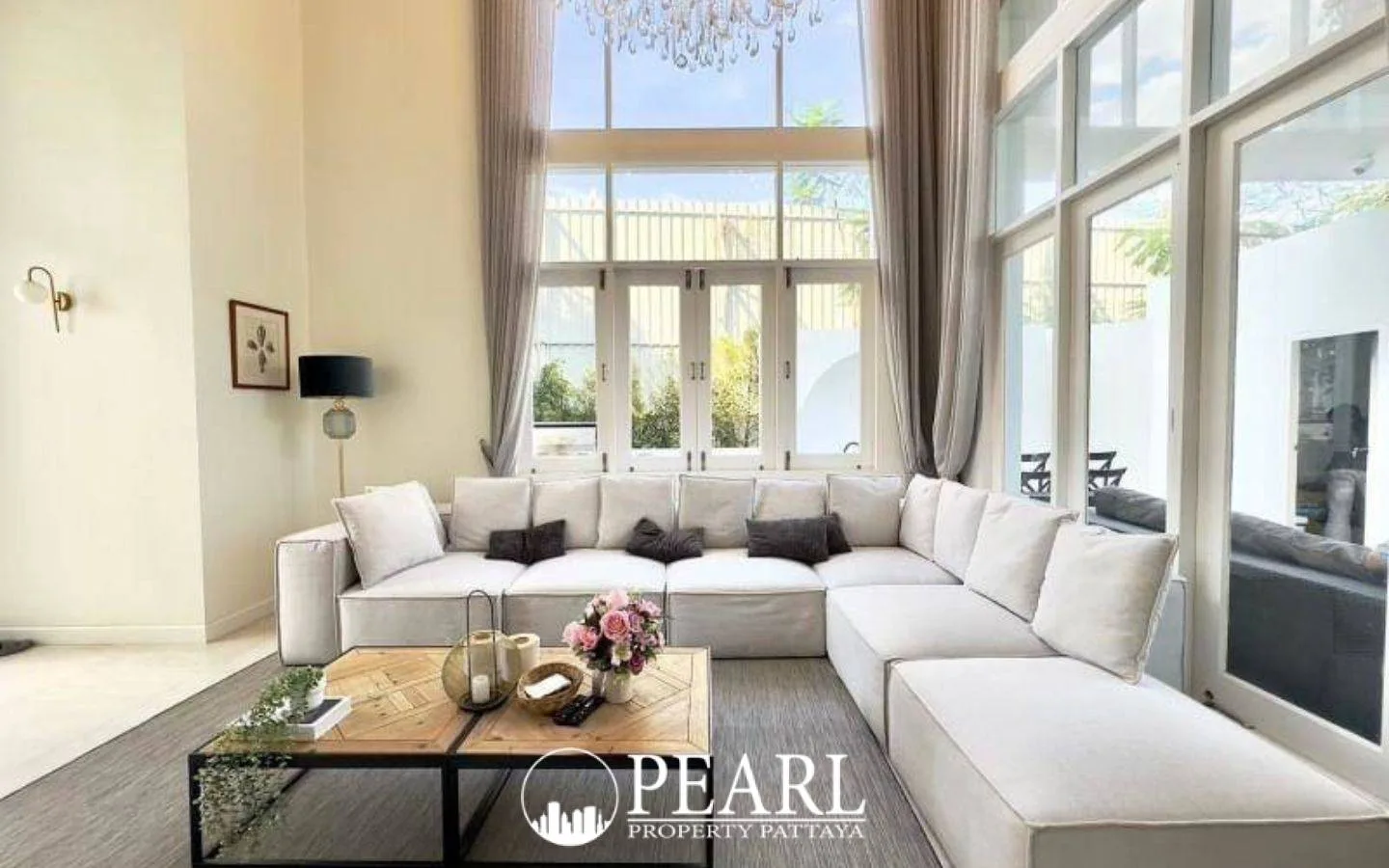 5 Bedroom House for Sale in Jomtien modern kitchen