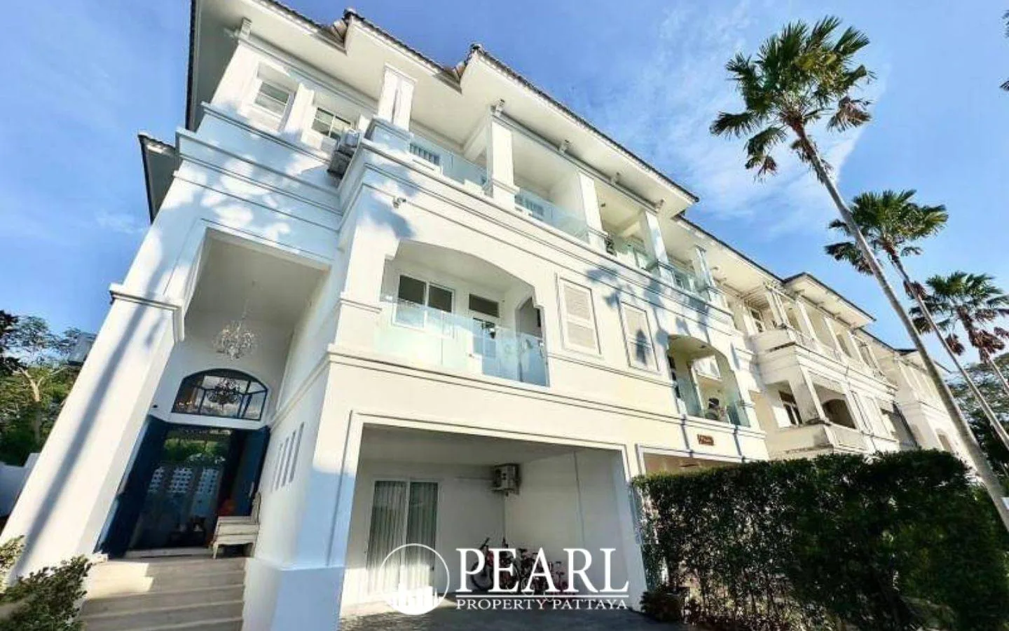 5 Bedroom House for Sale in Jomtien private swimming pool