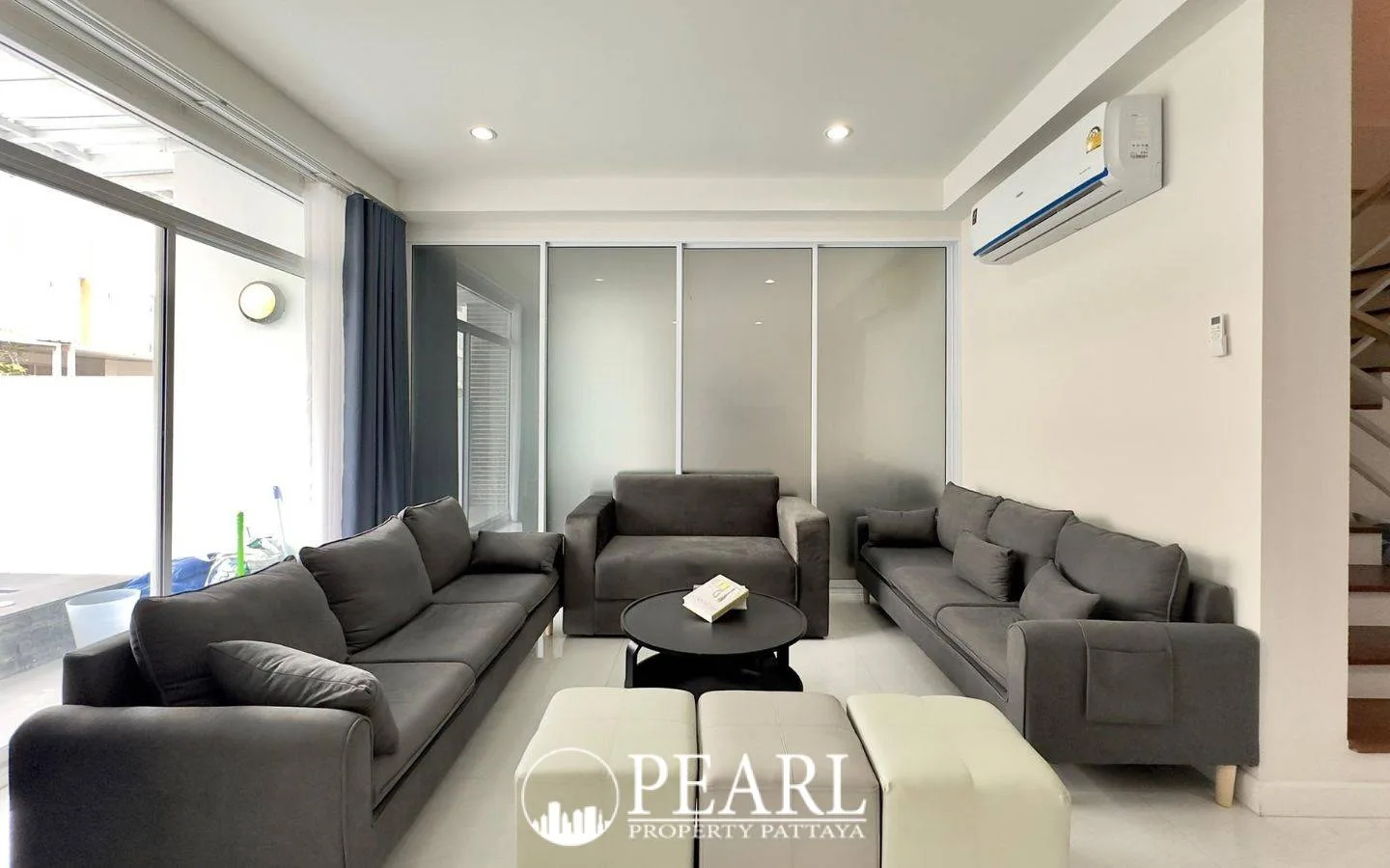 10 Bedroom House for Sale in Central Pattaya outdoor patio and garden area