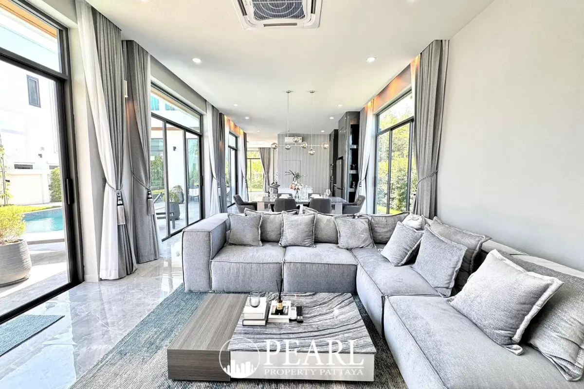 4 Bedroom House for Sale in The Sugar Palm Villa elegant dining area