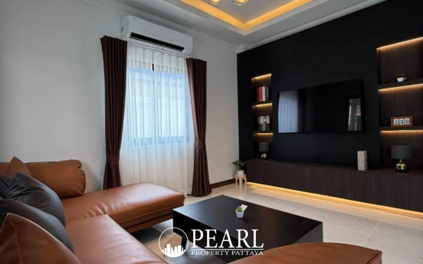 3 Bedroom House for Sale in Thamber Private Pool Villa master bedroom with ensuite