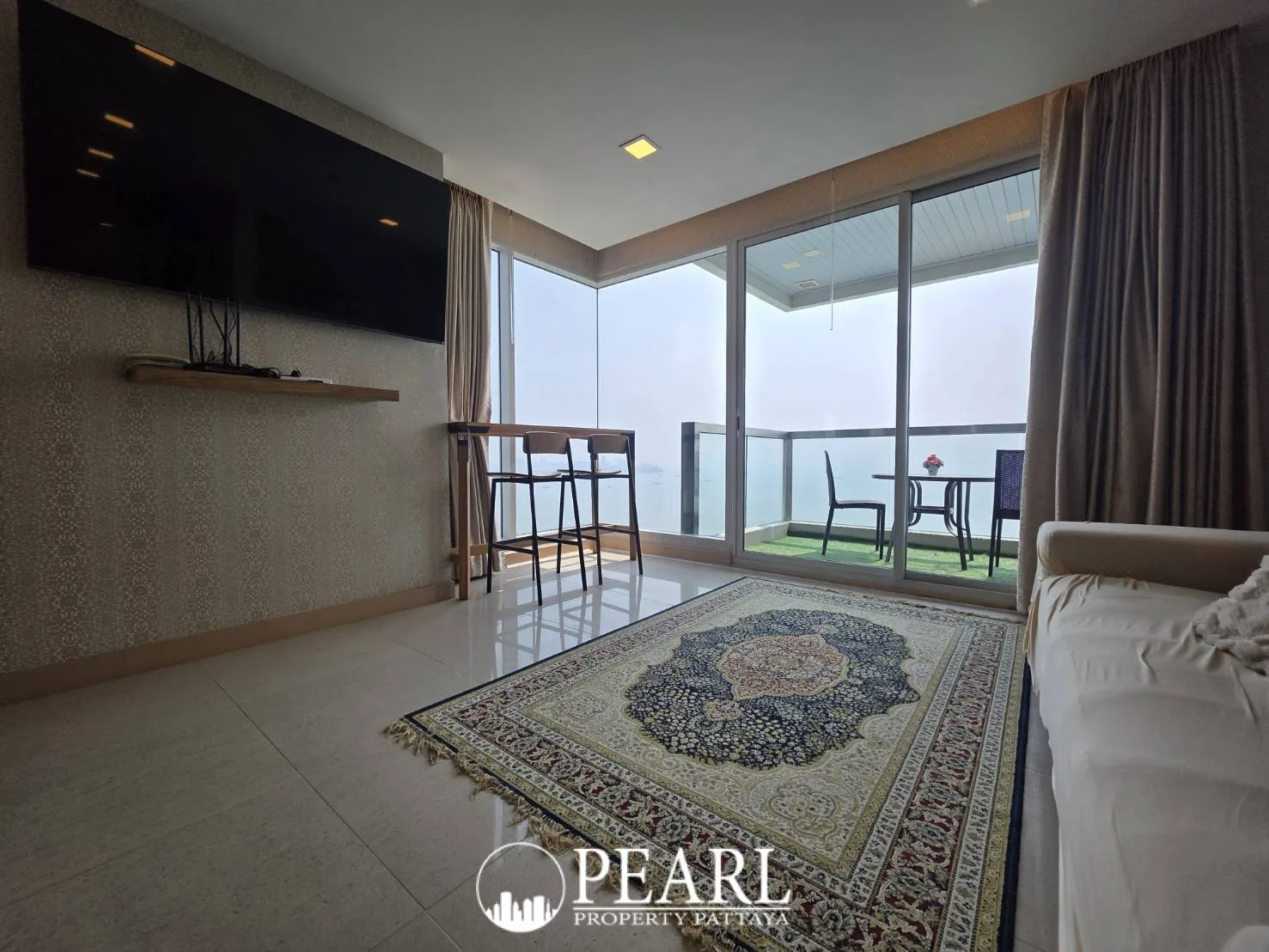 2 Bedroom Condo for Sale at Palm Wongamat modern kitchen