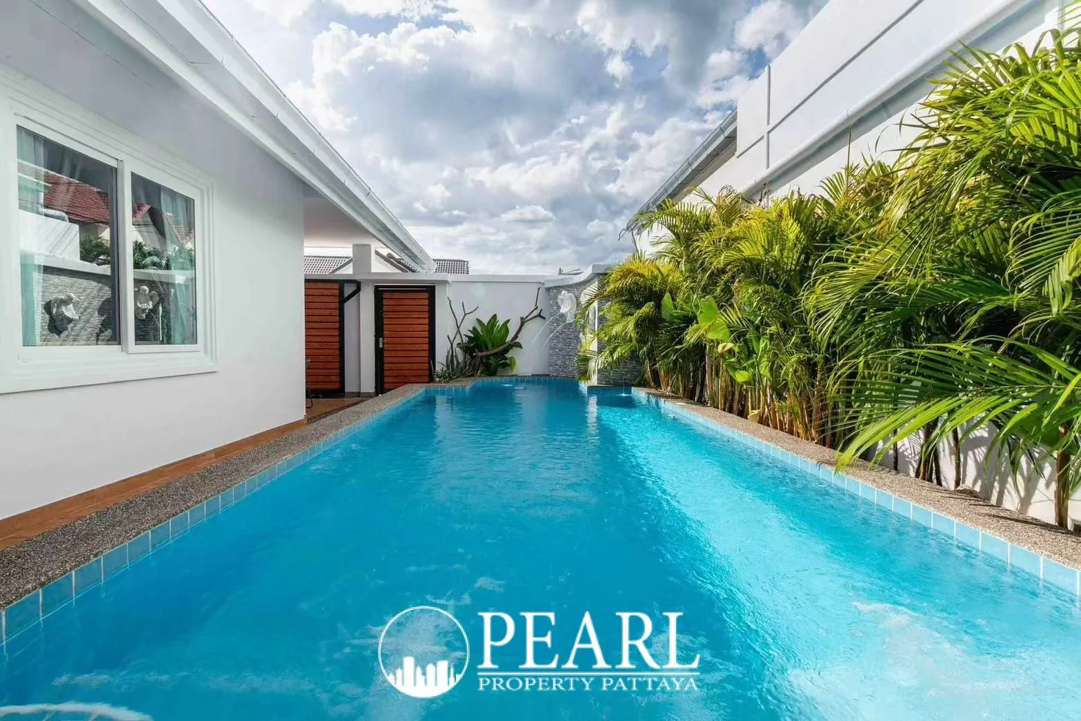 4 Bedroom House for Sale in Suksabai Villa modern kitchen with island