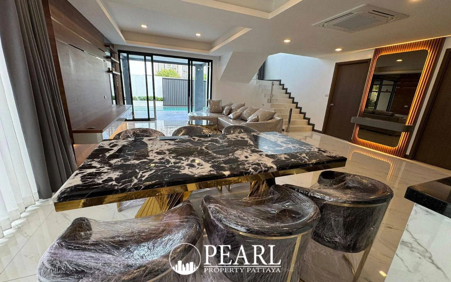 6 Bedroom House for Sale in Thamber Private Pool Villa modern kitchen with island