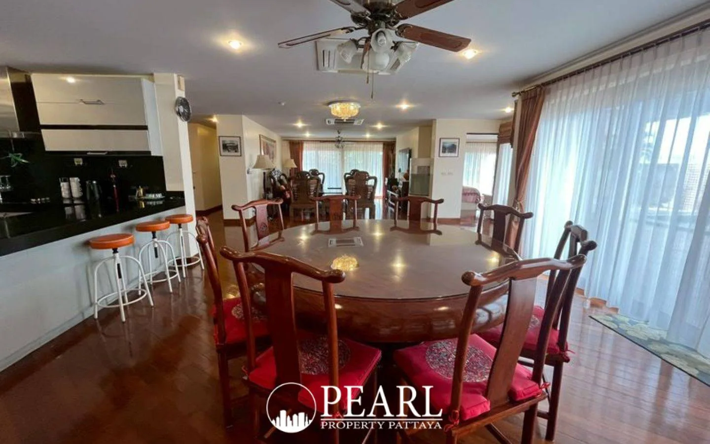 6 Bedroom House for Sale in Patta Village fully equipped kitchen with island