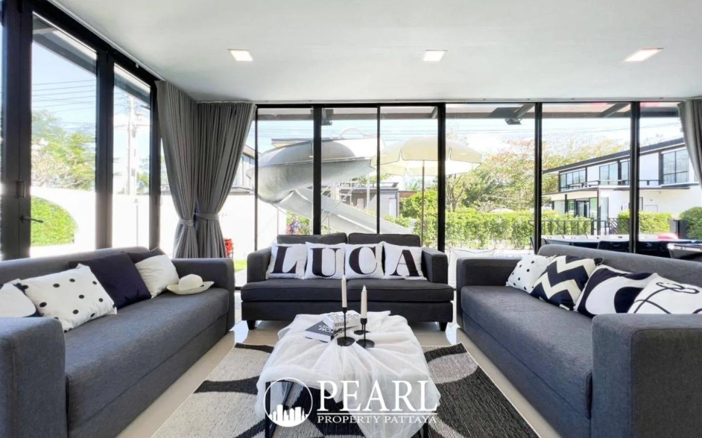 4 Bedroom House for Sale in Pattaya master bedroom with ensuite