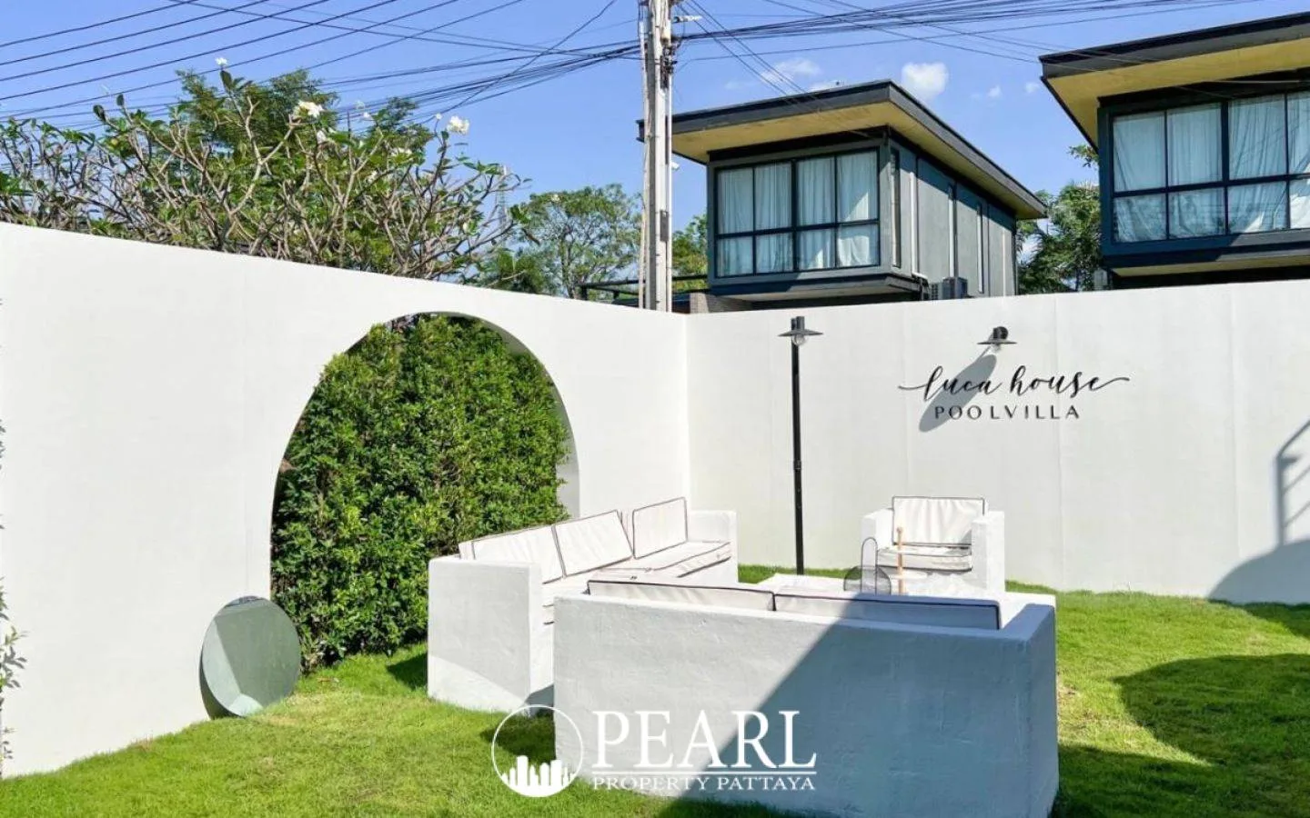 4 Bedroom House for Sale in Pattaya modern kitchen with island