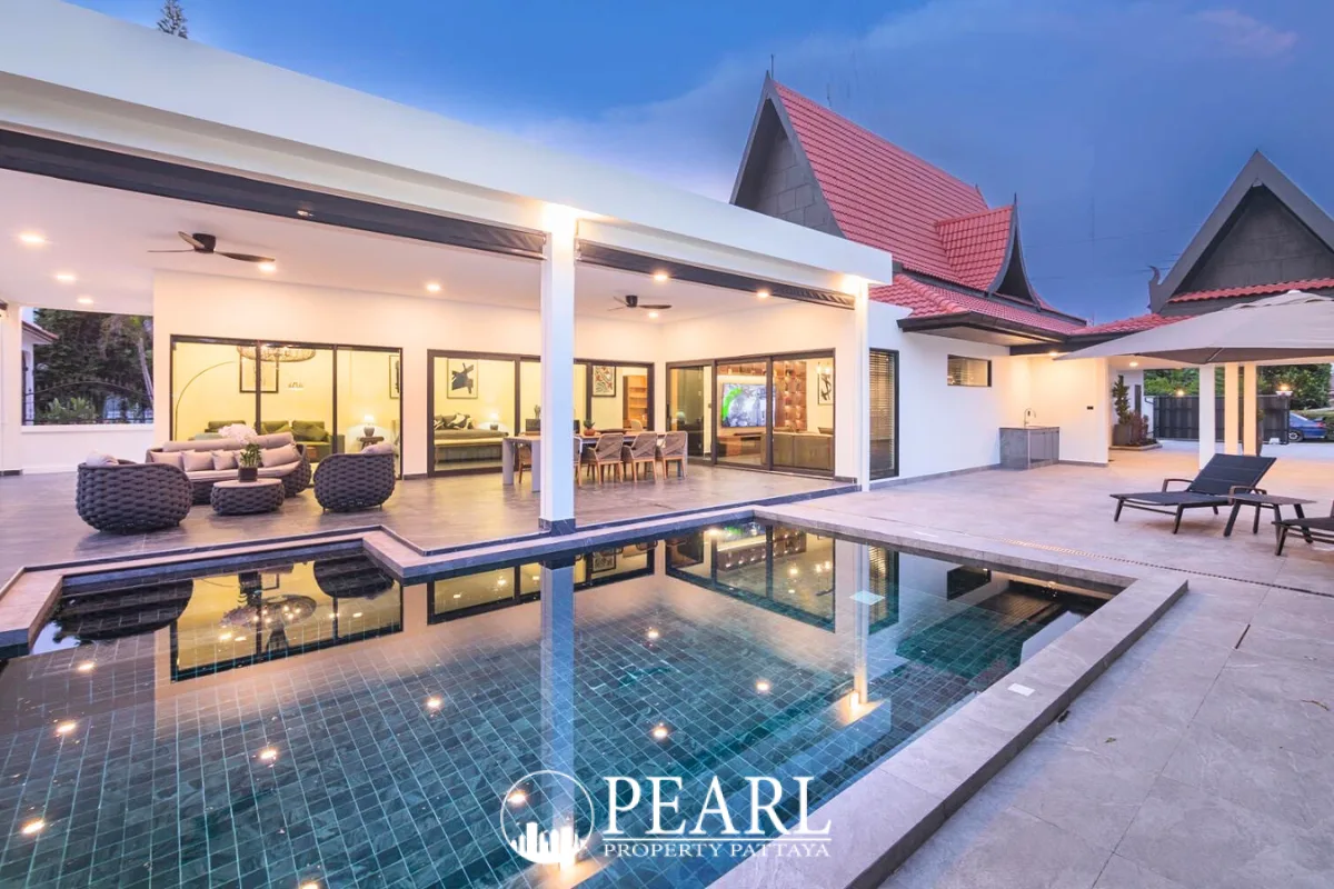 4 Bedroom House for Sale in L Pattaya modern kitchen with island