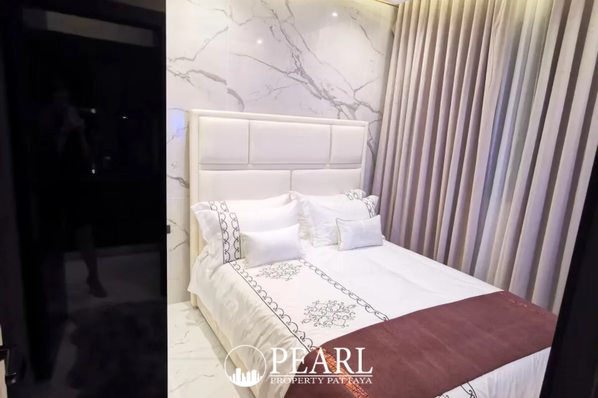 2 Bedroom Condo for Sale in Grand Solaire Pattaya second bedroom with large window