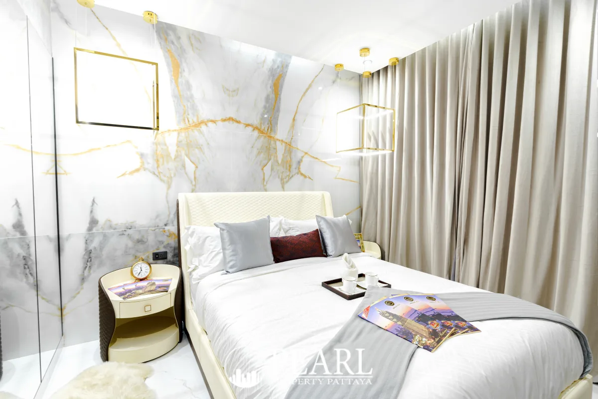 1 Bedroom Condo for Sale at Grand Solaire Pattaya modern living room with city view