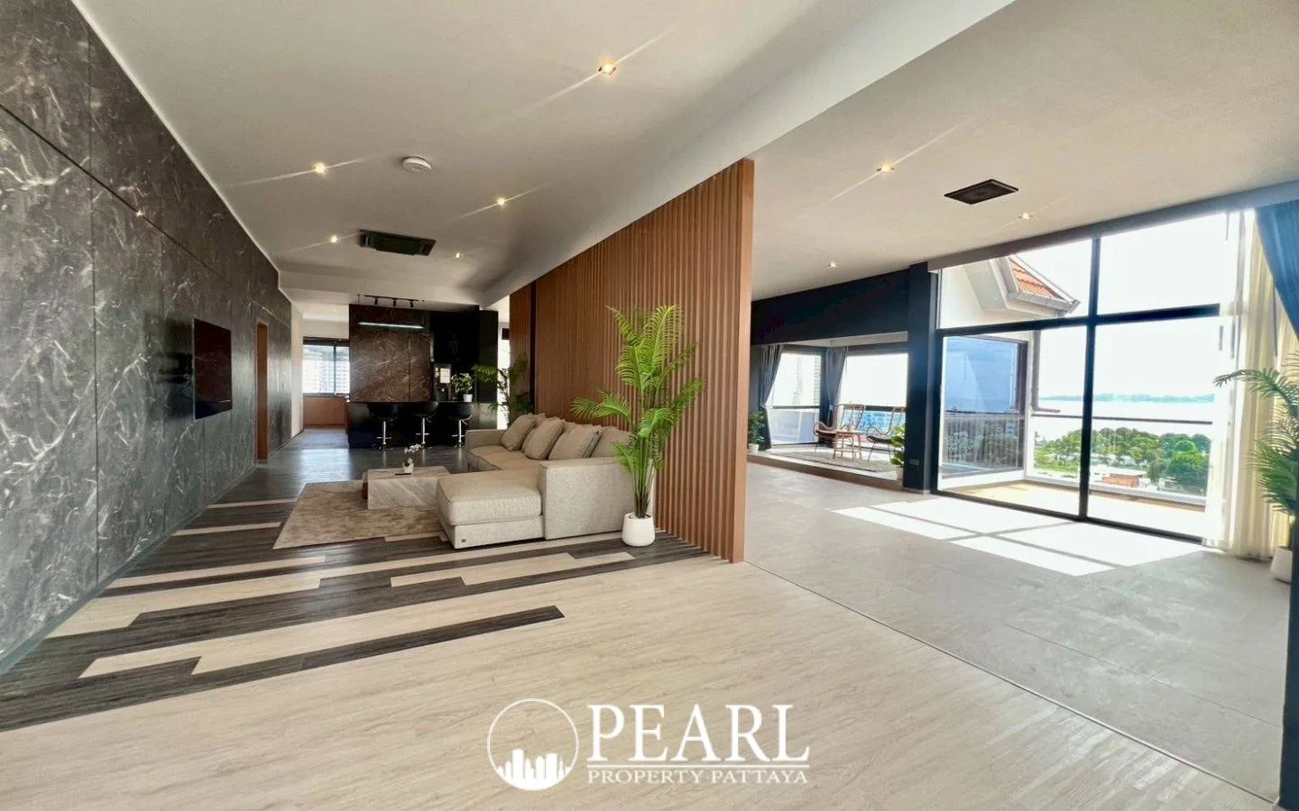 4 Bedroom Condo for Sale in Sombat Condo View master bedroom with king-size bed and ensuite bathroom