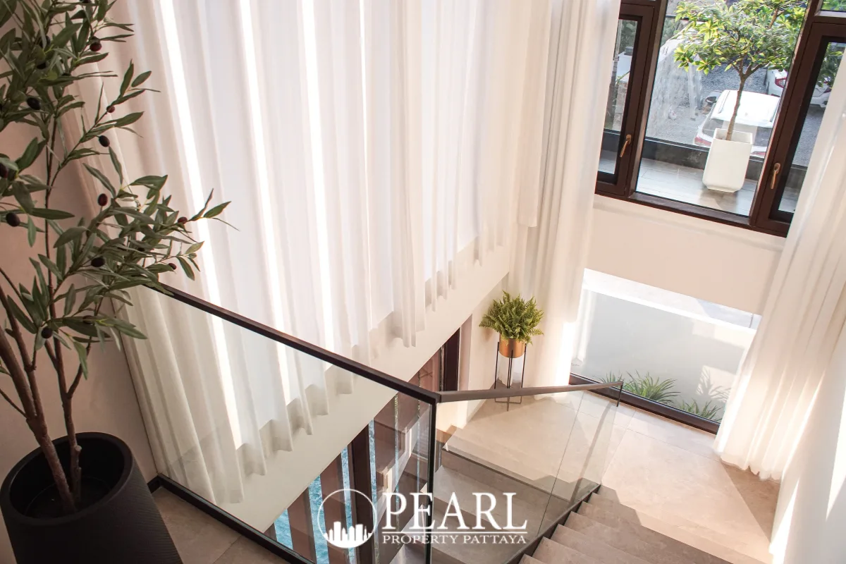 4 Bedroom House for Sale in Lavender Villa gourmet kitchen with island