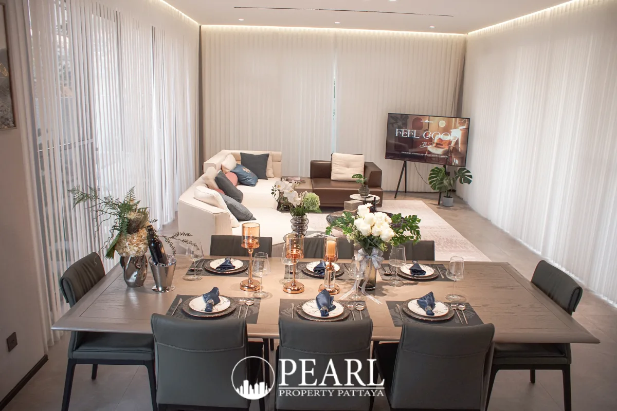 4 Bedroom House for Sale in Lavender Villa master bedroom with en-suite