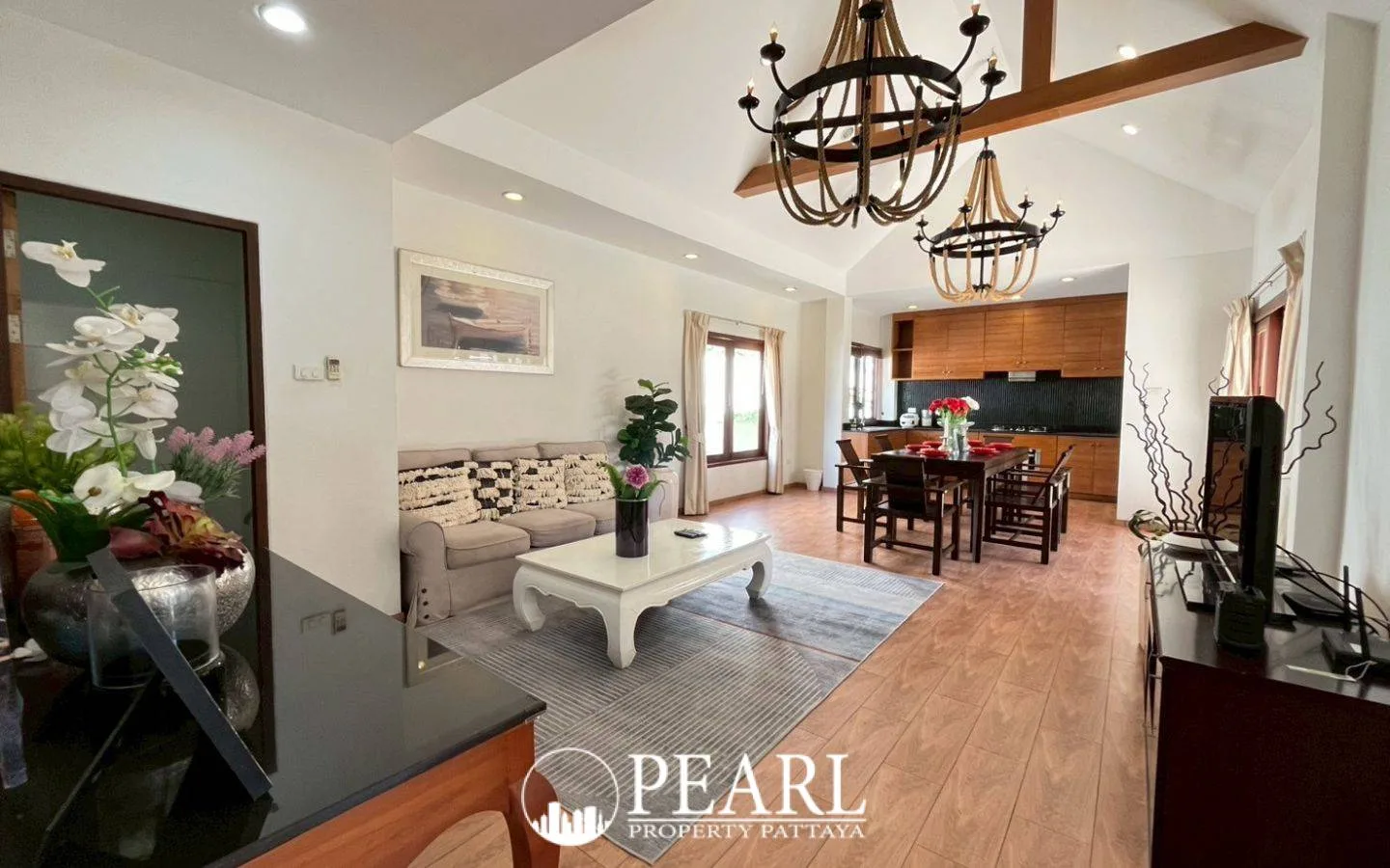 4 Bedroom House for Sale in Chateau Dale modern kitchen with island