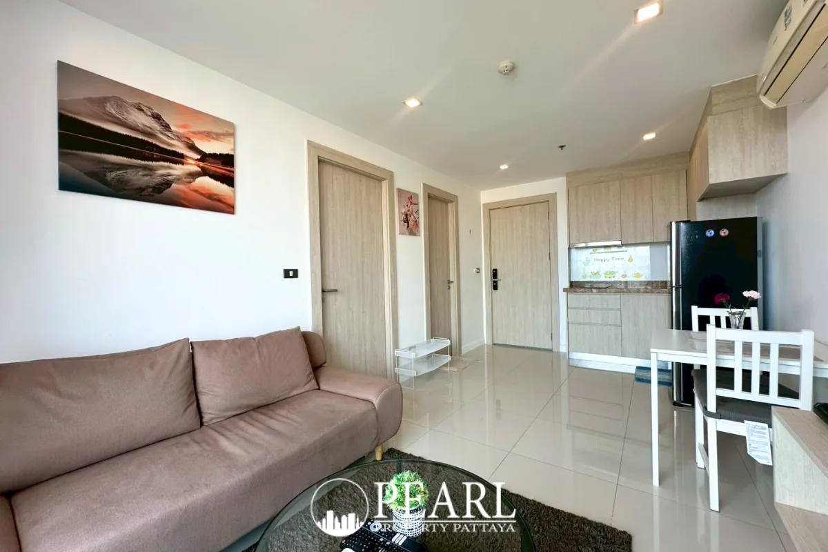 1 Bedroom Condo for Sale in Jewel Pratumnak sleek kitchen with appliances