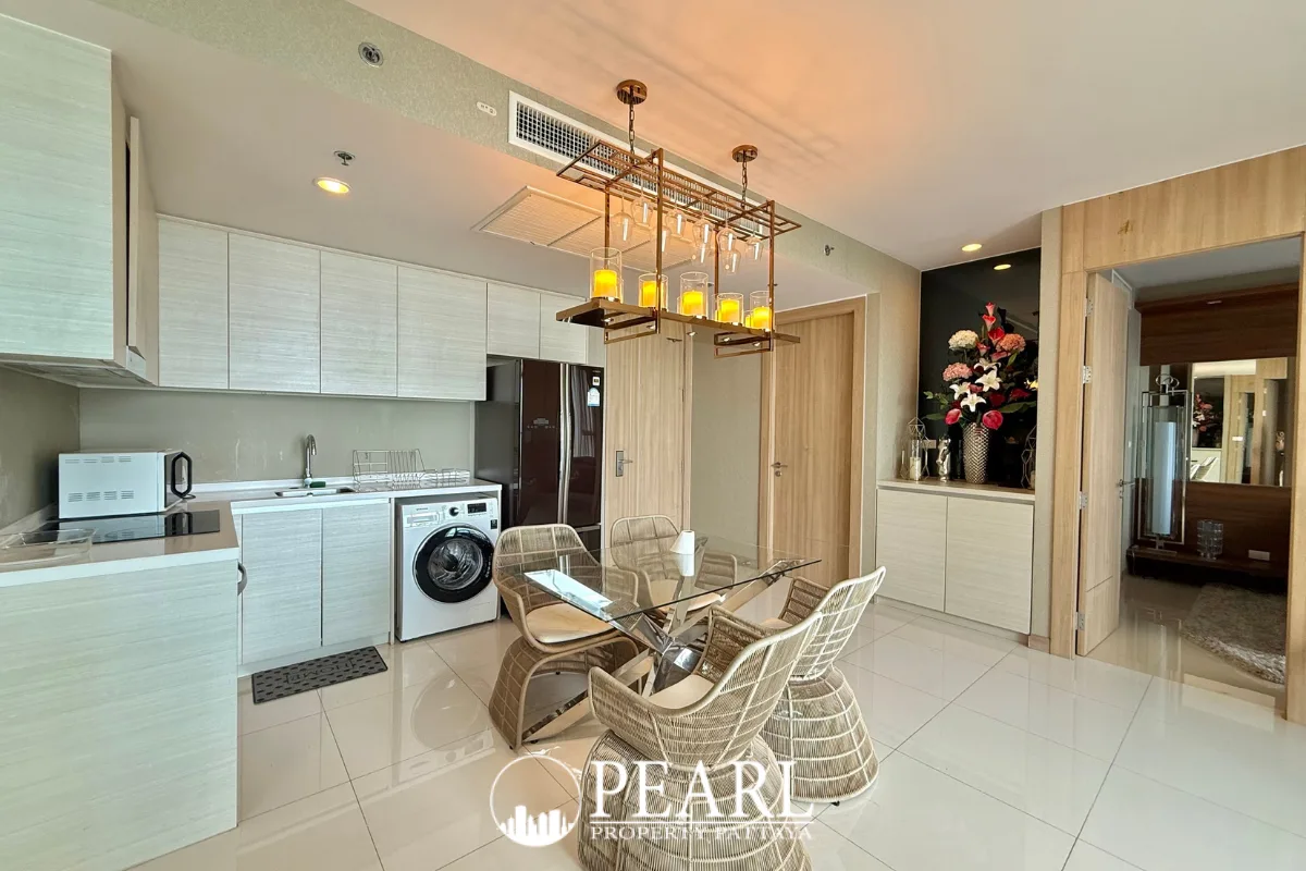 2 Bedroom Condo for Sale in The Riviera Wongamat infinity swimming pool