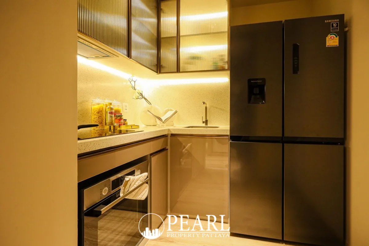 2 Bedroom Condo for Sale in Arom Jomtien second bedroom with city views