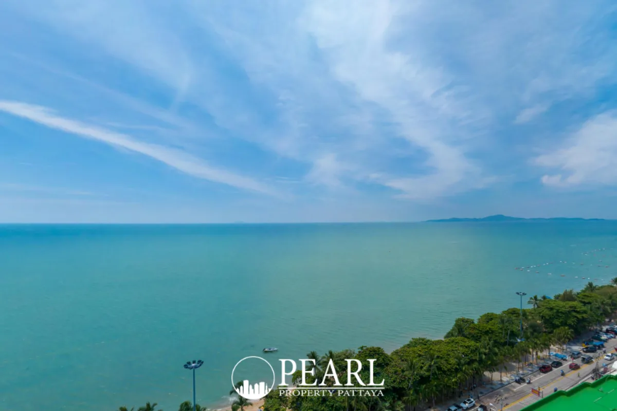 2 Bedroom Condo for Sale in Arom Jomtien master bedroom with ensuite bathroom