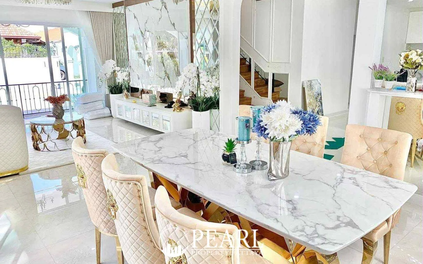 5 Bedroom House for Sale in L Pattaya fully equipped kitchen with island