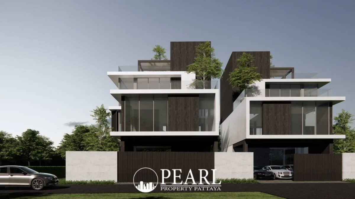 5 Bedroom House for Sale in Na Jomtien spacious living room