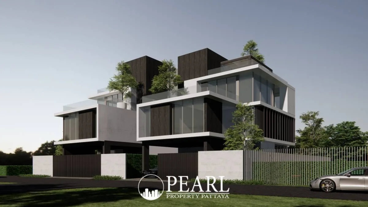 5 Bedroom House for Sale in Na Jomtien private swimming pool