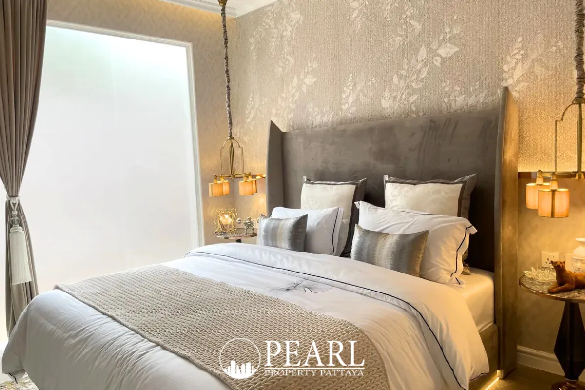 2 Bedroom Condo for Sale in The Riviera Malibu open-plan kitchen with island and appliances