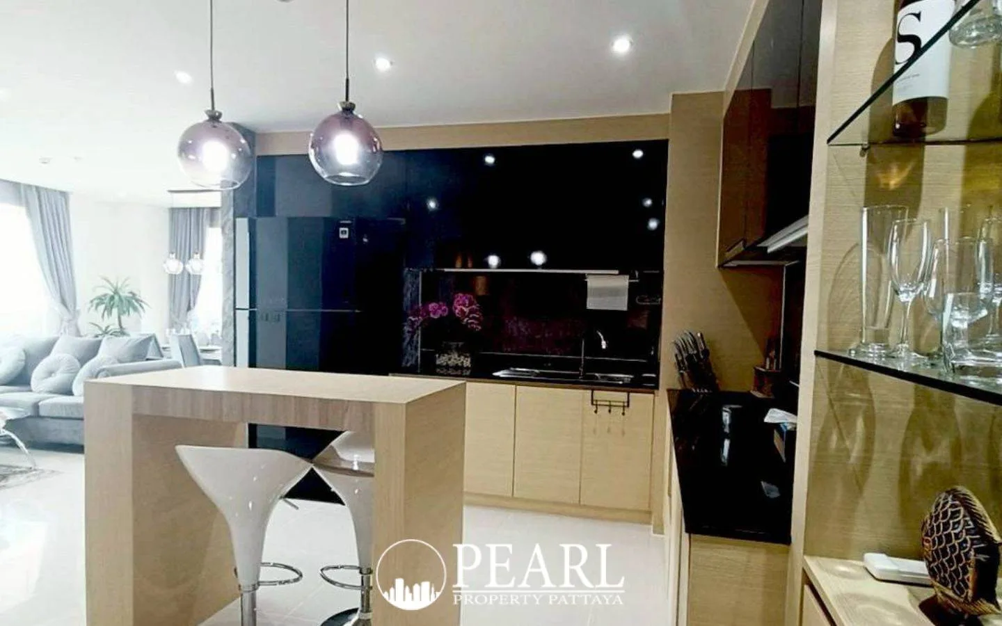 2 Bedroom Condo for Sale in Grande Caribbean second bedroom with twin beds and ample light